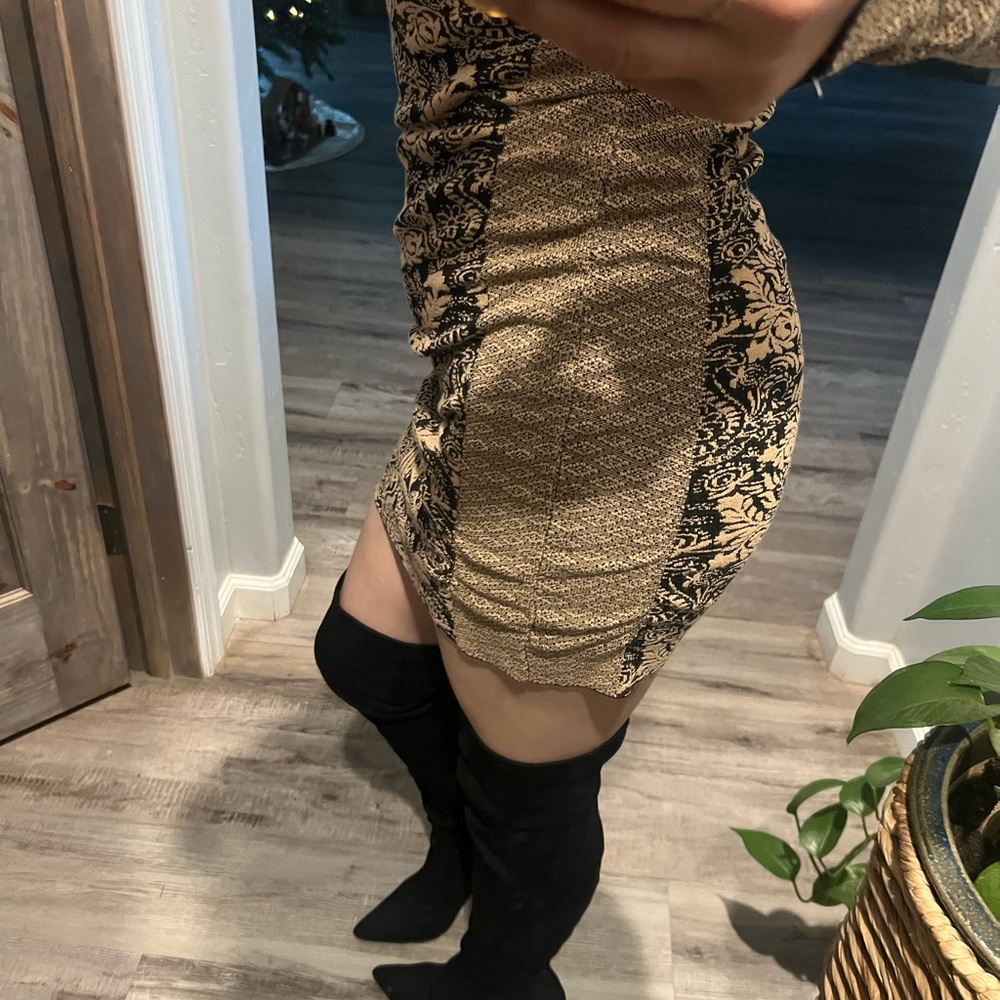 Zara Black and Gold Long Sleeve Dress - Picture 2 of 3